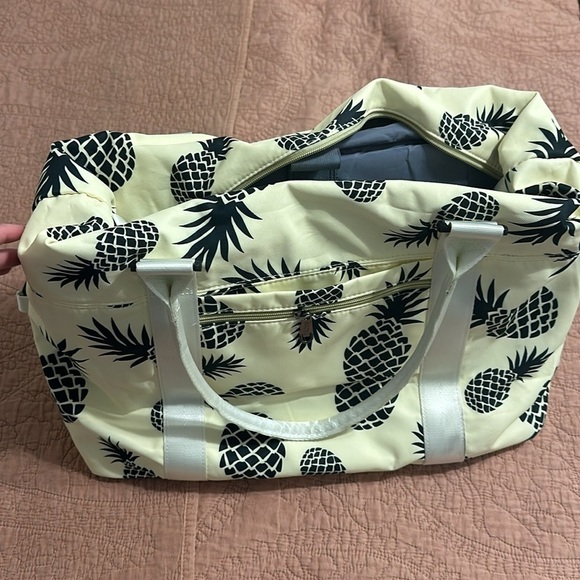 NWT light yellow pineapple duffle bag - Picture 6 of 6